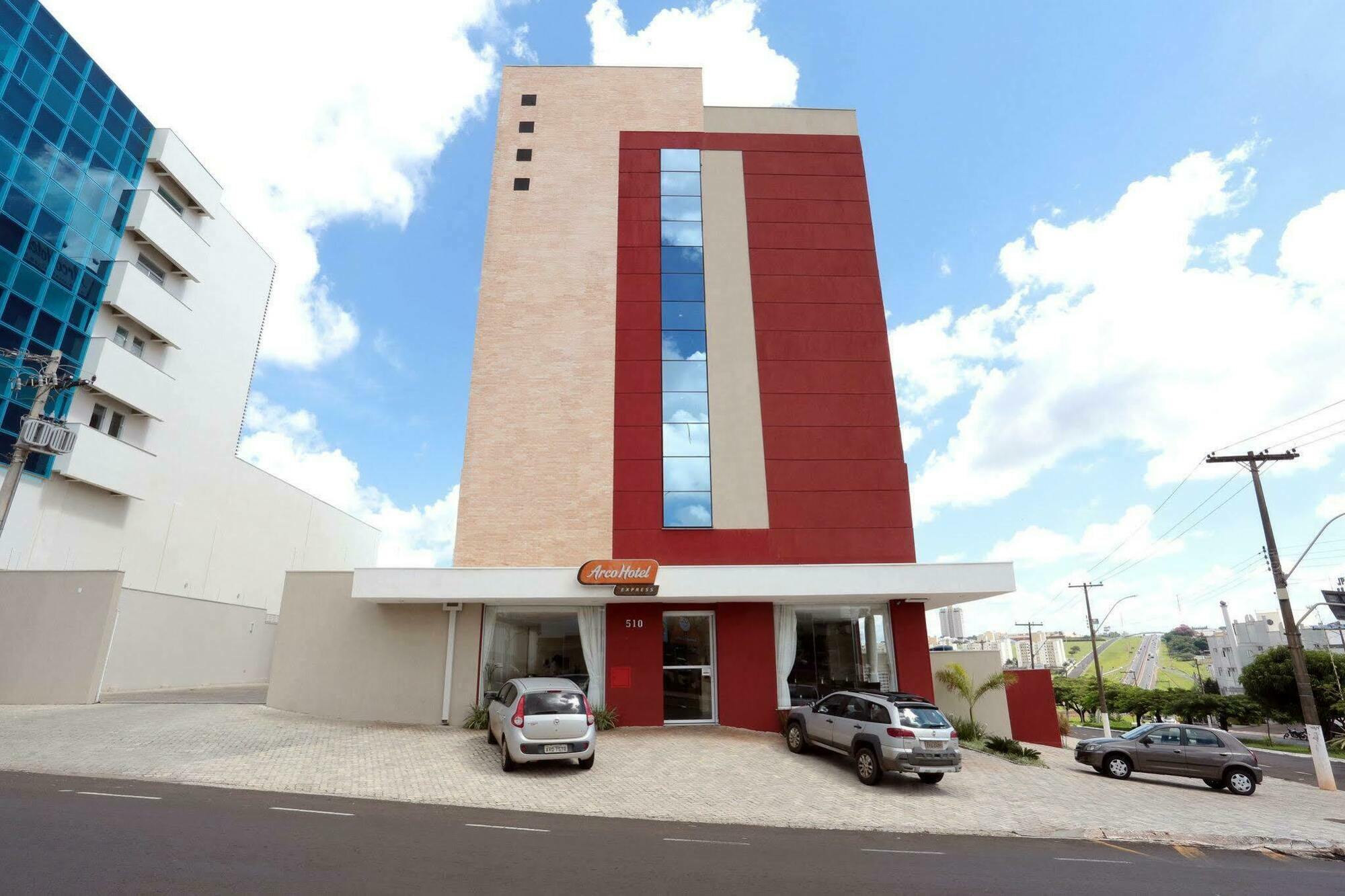 Golden Tower Express Franca By Fenix Hoteis Bagian luar foto